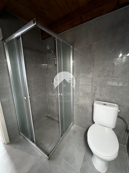 Reality KOMPLEX s.r.o. Vám ponúka na PREDAJ kompletne zrekonštruovaný 4 izbový rodinný dom v Dolnom Bare