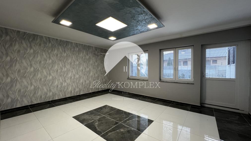 Reality KOMPLEX s.r.o. Vám ponúka na PREDAJ kompletne zrekonštruovaný 4 izbový rodinný dom v Dolnom Bare