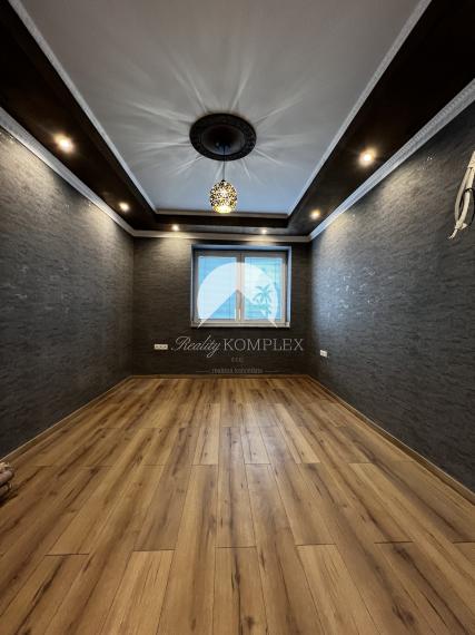 Reality KOMPLEX s.r.o. Vám ponúka na PREDAJ kompletne zrekonštruovaný 4 izbový rodinný dom v Dolnom Bare