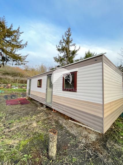 Reality KOMPLEX s.r.o. Vám výhradne ponúka na predaj rekreačnú chatku a celoročný mobilný dom v záhradkárskej oblasti MAJÁK v meste Komárno, pozemok je zapísané na liste vlastníctva.