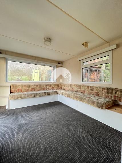 Reality KOMPLEX s.r.o. Vám výhradne ponúka na predaj rekreačnú chatku a celoročný mobilný dom v záhradkárskej oblasti MAJÁK v meste Komárno, pozemok je zapísané na liste vlastníctva.