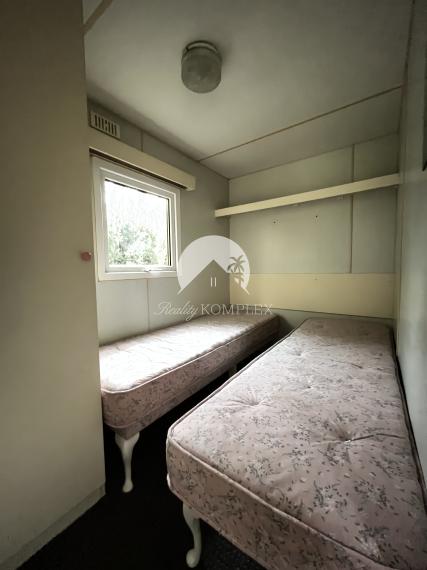 Reality KOMPLEX s.r.o. Vám výhradne ponúka na predaj rekreačnú chatku a celoročný mobilný dom v záhradkárskej oblasti MAJÁK v meste Komárno, pozemok je zapísané na liste vlastníctva.