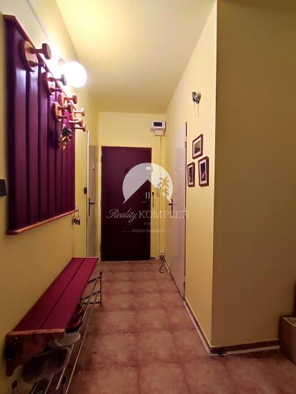Reality KOMPLEX s.r.o. Vám ponúka na predaj 2 izbový byt s balkónom na ul. Školská v Kolárove!