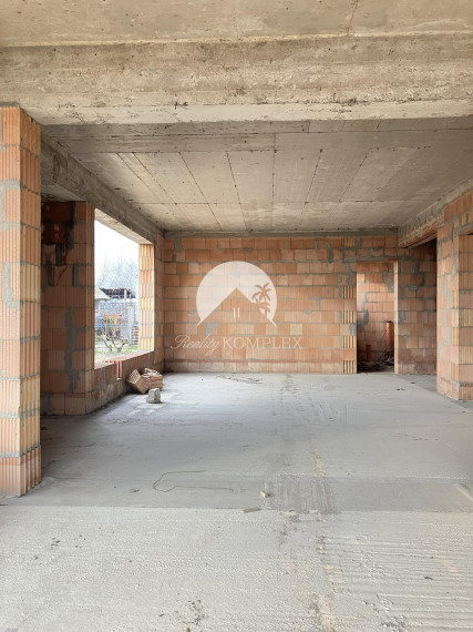 Reality Komplex s.r.o Vám ponúka na predaj polyfunkčný objekt v Zlatnej na Ostrove.