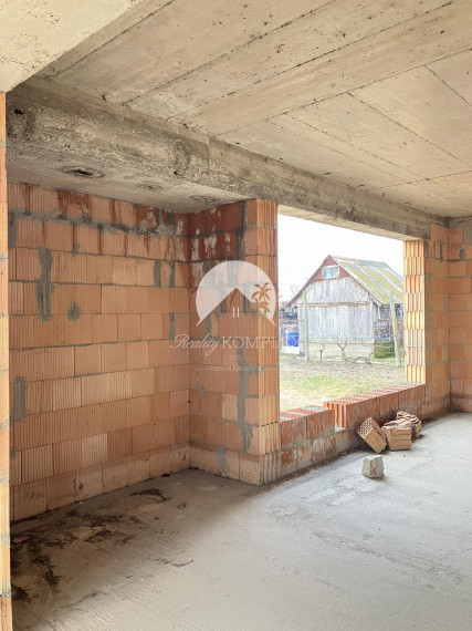 Reality Komplex s.r.o Vám ponúka na predaj polyfunkčný objekt v Zlatnej na Ostrove.