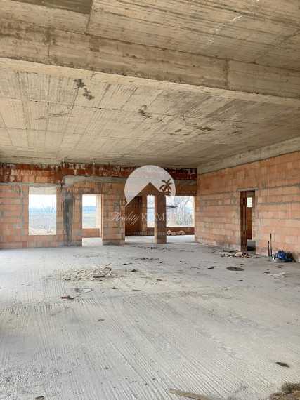 Reality Komplex s.r.o Vám ponúka na predaj polyfunkčný objekt v Zlatnej na Ostrove.