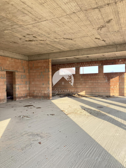 Reality Komplex s.r.o Vám ponúka na predaj polyfunkčný objekt v Zlatnej na Ostrove.