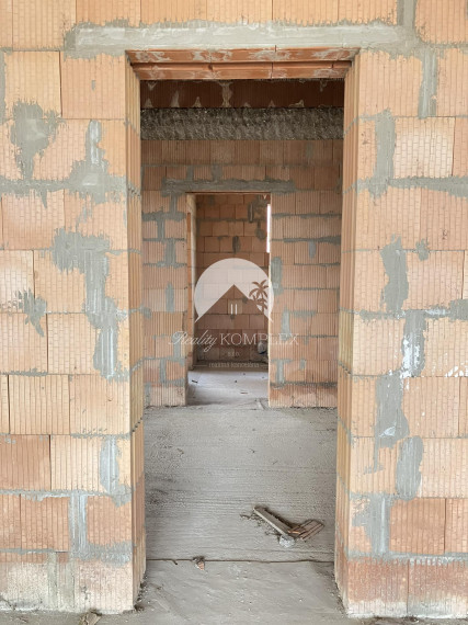 Reality Komplex s.r.o Vám ponúka na predaj polyfunkčný objekt v Zlatnej na Ostrove.