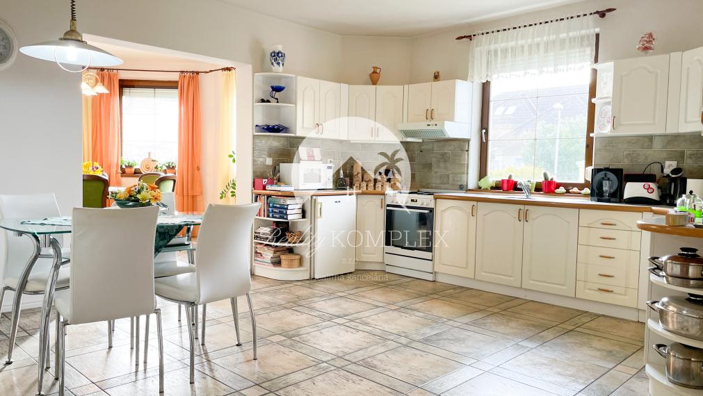 Reality KOMPLEX s.r.o.,Vám ponúka EXKLÚZÍVNE nádherný 4-izbový rodinný dom v Dunajskej Strede