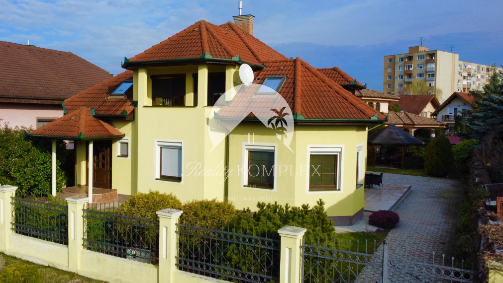 Reality KOMPLEX s.r.o.,Vám ponúka EXKLÚZÍVNE nádherný 4-izbový rodinný dom v Dunajskej Strede
