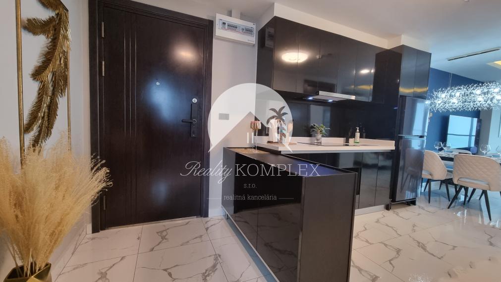 IBA U NÁS! Skvelá investícia Reality KOMPLEX s.r.o ponúka na predaj 3 izbový byt v Arcadia Millenium Tower.