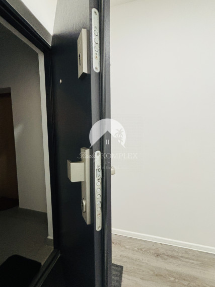 Exkluzívne iba u nás Vám Reality KOMPLEX s.r.o., ponúka na predaj útulný, úplne rekonštruovaný, moderný 2  izbový svojpomocný byt v tichej lokalite Mesta Komárno.