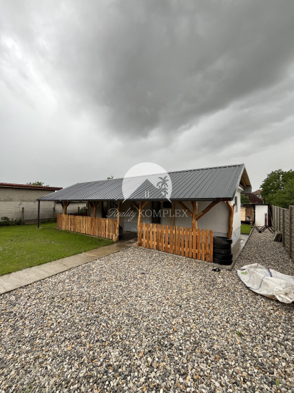 IBA U NÁS!!! Reality KOMPLEX s.r.o., Vám ponúka na predaj kompletne zrekonštruovaný a zariadený celoročný mobilný dom v obci Pribeta s pekným pozemkom