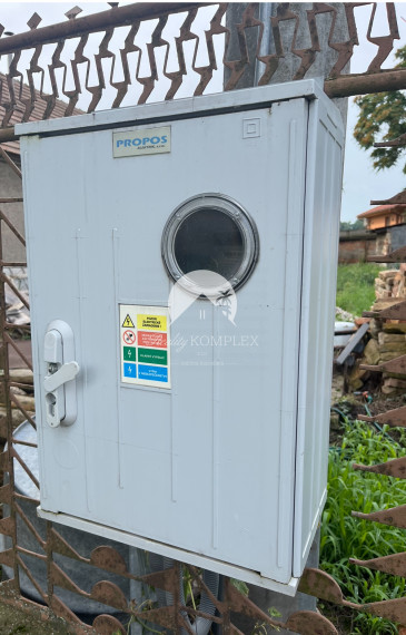 Reality KOMPLEX s.r.o., Vám ponúka na PREDAJ veľký rovinatý ​​​​​​stavebný pozemok za veľmi výhodnú cenu v centre obci Iža za super cenu!!!