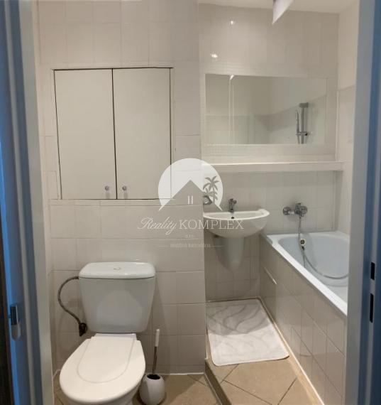 Iba u nás!!! Reality KOMPLEX s.r.o.,Vám ponúka na prenájom moderne zrekonštruovaný, zariadení 1- izbový byt v Komárne, na ul. Eötvösa v tichej časti Komárna