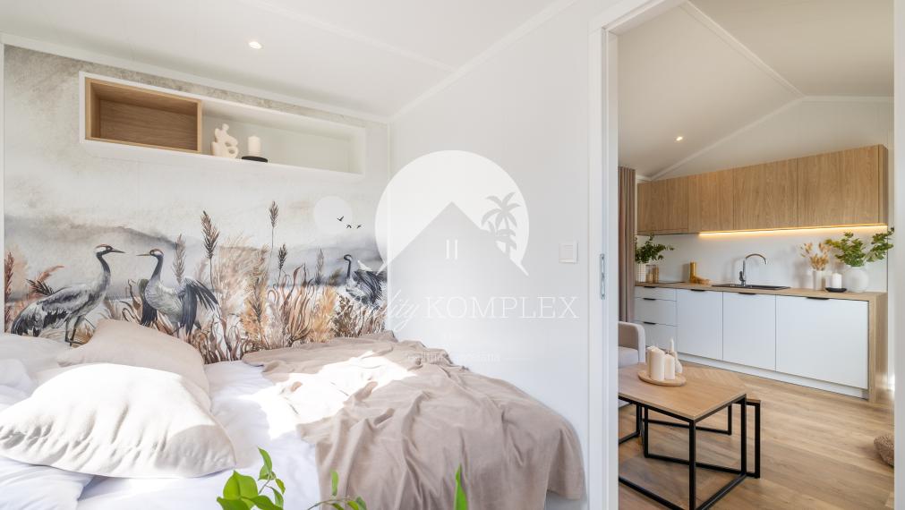 Exkluzívne iba u nás Vám Reality KOMPLEX s.r.o., ponúka na PREDAJ nový CELOROČNE OBÝVATEĽNÝ MOBILNÝ DOM BALI s rozmerom 10x3,5m!!!