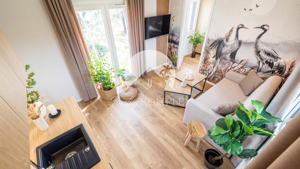 Exkluzívne iba u nás Vám Reality KOMPLEX s.r.o., ponúka na PREDAJ nový CELOROČNE OBÝVATEĽNÝ MOBILNÝ DOM BALI s rozmerom 10x3,5m!!!