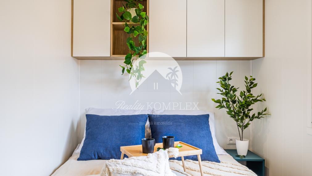 Exkluzívne iba u nás Vám Reality KOMPLEX s.r.o., ponúka na PREDAJ nový CELOROČNE OBÝVATEĽNÝ MOBILNÝ DOM VERONA s rozmerom 12x4m!!!