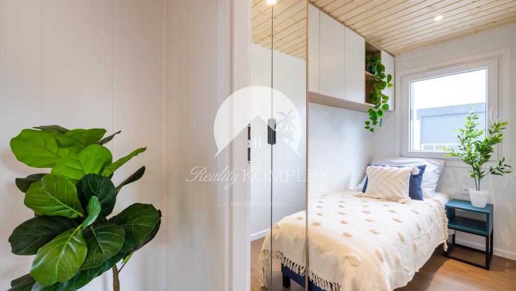 Exkluzívne iba u nás Vám Reality KOMPLEX s.r.o., ponúka na PREDAJ nový CELOROČNE OBÝVATEĽNÝ MOBILNÝ DOM VERONA s rozmerom 12x4m!!!