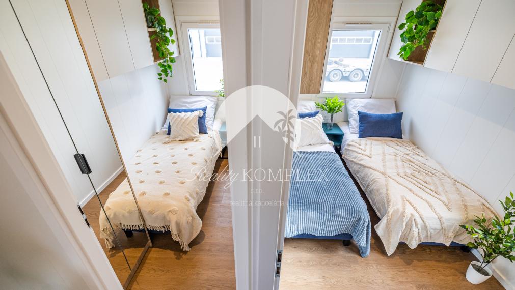 Exkluzívne iba u nás Vám Reality KOMPLEX s.r.o., ponúka na PREDAJ nový CELOROČNE OBÝVATEĽNÝ MOBILNÝ DOM VERONA s rozmerom 12x4m!!!