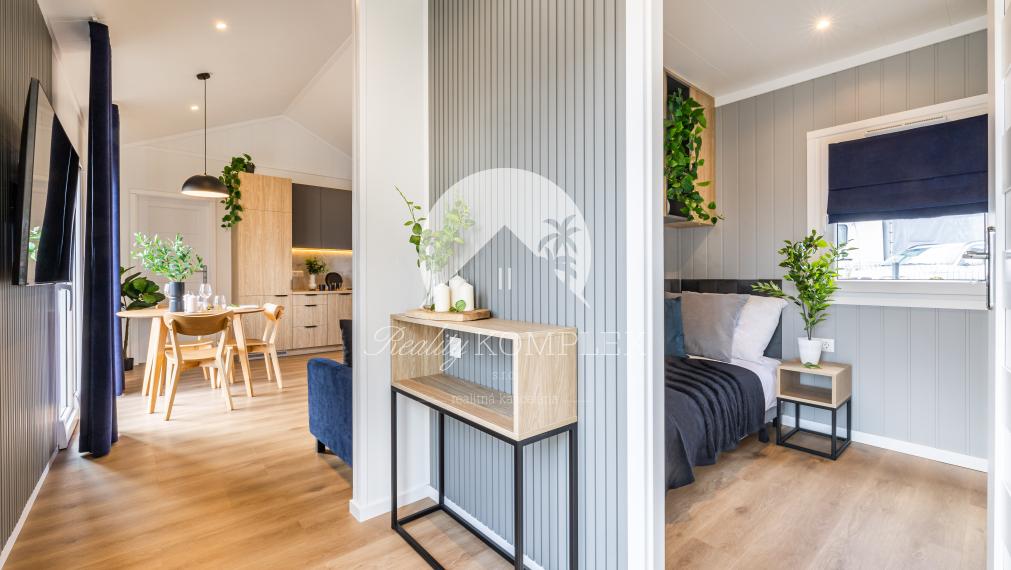 Exkluzívne iba u nás Vám Reality KOMPLEX s.r.o., ponúka na PREDAJ nový CELOROČNE OBÝVATEĽNÝ MOBILNÝ DOM MALTA s rozmerom 13,2x4,3m!!!