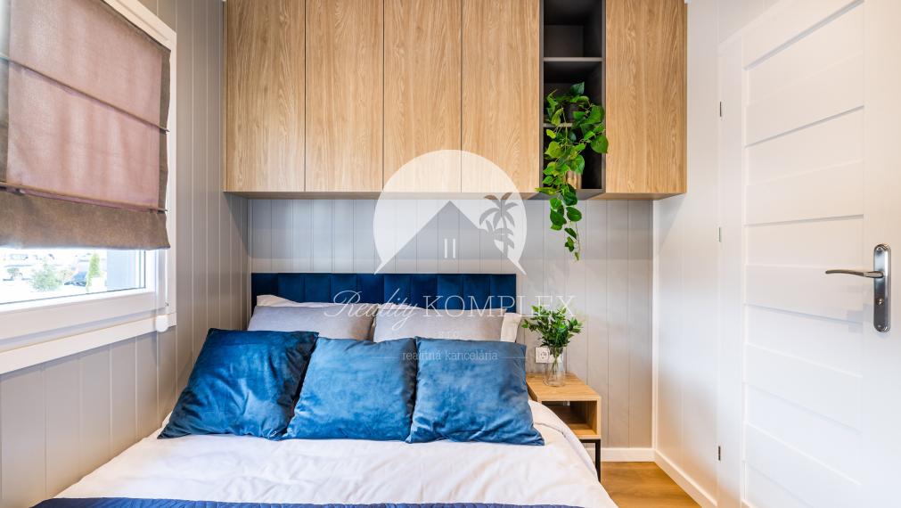 Exkluzívne iba u nás Vám Reality KOMPLEX s.r.o., ponúka na PREDAJ nový CELOROČNE OBÝVATEĽNÝ MOBILNÝ DOM MALTA s rozmerom 13,2x4,3m!!!