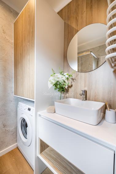 Exkluzívne iba u nás Vám Reality KOMPLEX s.r.o., ponúka na PREDAJ nový CELOROČNE OBÝVATEĽNÝ MOBILNÝ DOM MALTA s rozmerom 13,2x4,3m!!!