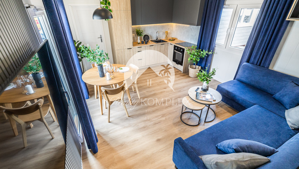 Exkluzívne iba u nás Vám Reality KOMPLEX s.r.o., ponúka na PREDAJ nový CELOROČNE OBÝVATEĽNÝ MOBILNÝ DOM MALTA s rozmerom 13,2x4,3m!!!