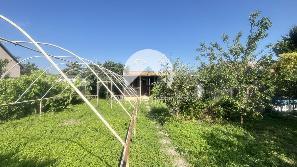Reality KOMPLEX s.r.o., Vám ponúka záhrada s chatkou v najvyhľadávanejšej časti Komárno.