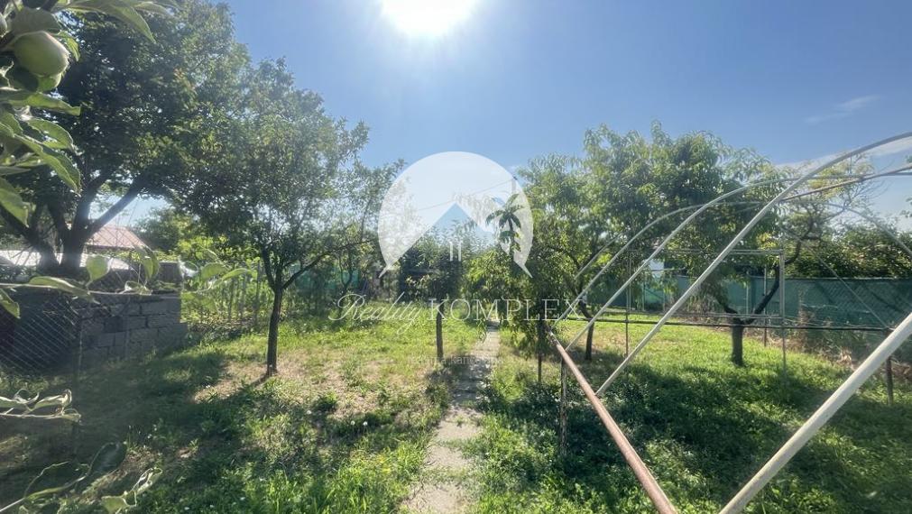 Reality KOMPLEX s.r.o., Vám ponúka záhrada s chatkou v najvyhľadávanejšej časti Komárno.