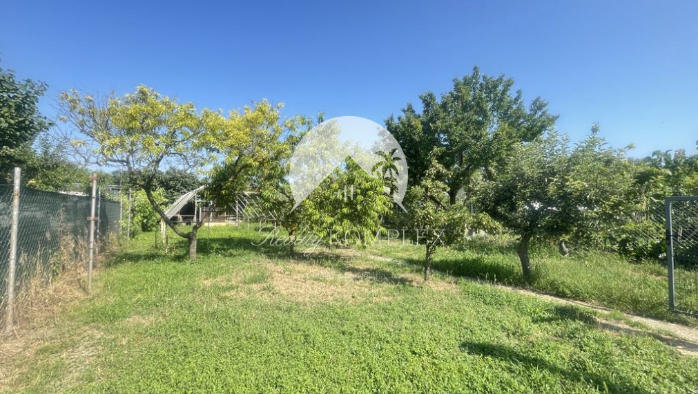 Reality KOMPLEX s.r.o., Vám ponúka záhrada s chatkou v najvyhľadávanejšej časti Komárno.