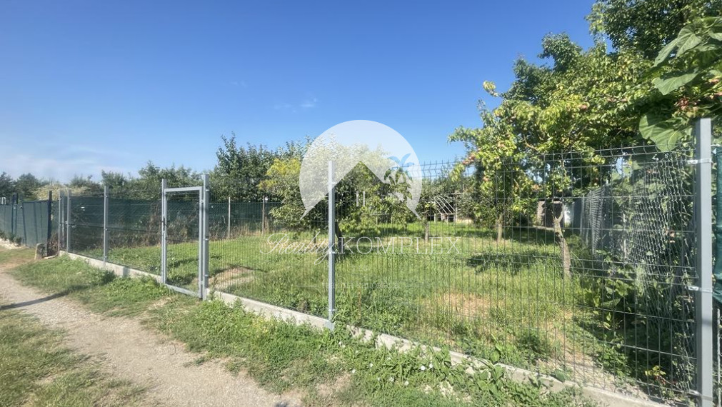 Reality KOMPLEX s.r.o., Vám ponúka záhrada s chatkou v najvyhľadávanejšej časti Komárno.