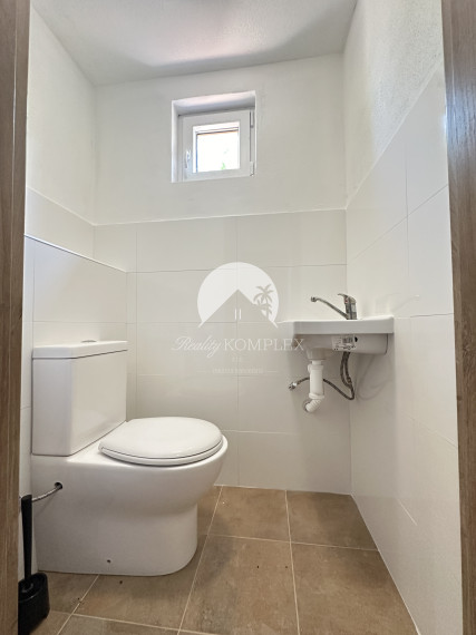 Reality KOMPLEX s.r.o., Vám ponúka na predaj rodinný dom v Komárne, časť Veľký Harčáš