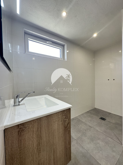 Reality KOMPLEX s.r.o., Vám ponúka na predaj rodinný dom v Komárne, časť Veľký Harčáš