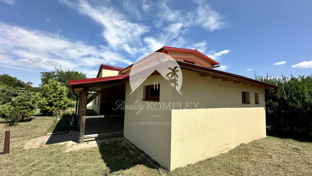 Reality KOMPLEX s.r.o., Vám ponúka na predaj rodinný dom v Komárne, časť Veľký Harčáš