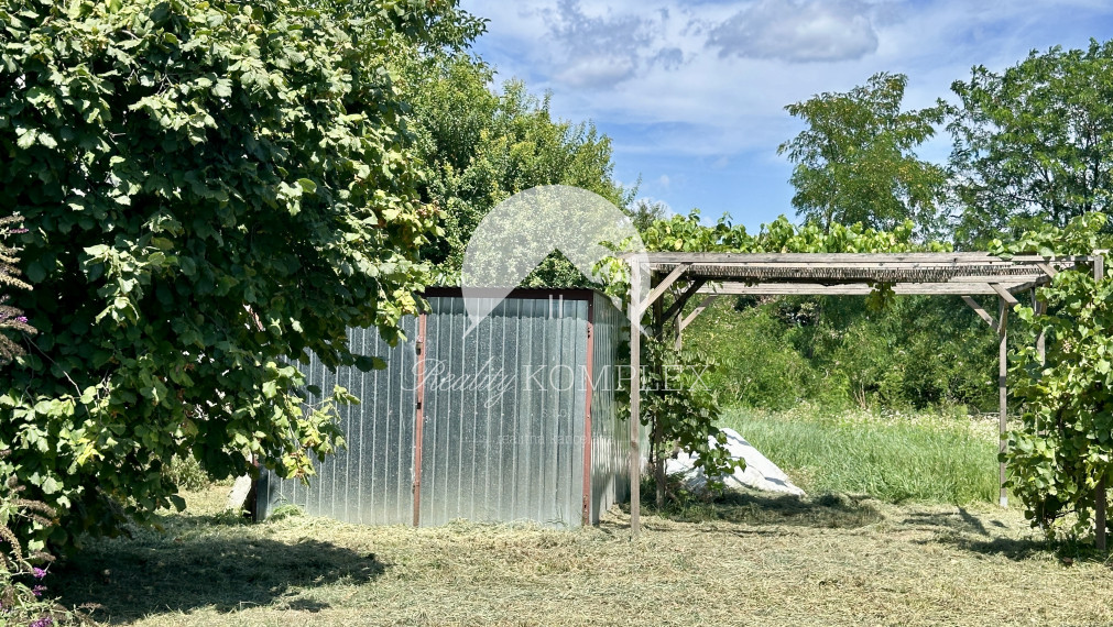 Reality KOMPLEX s.r.o., Vám ponúka na predaj rodinný dom v Komárne, časť Veľký Harčáš