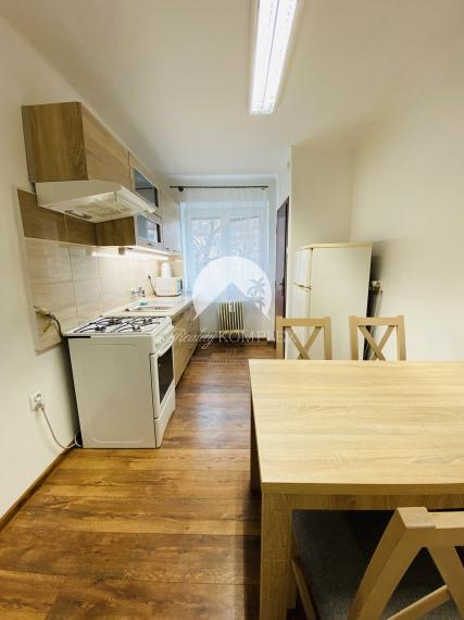 Exkluzívne iba u nás Vám Reality KOMPLEX s.r.o., ponúka na predaj kompletne rekonštruovaný dvojizbový byt v meste Komárno !!!