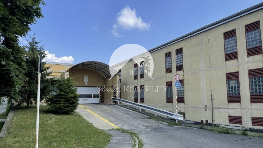 Reality KOMPLEX s.r.o. Vám ponúka na PREDAJ garáž na Dvojkrížnej ulici vo Vrakúni.