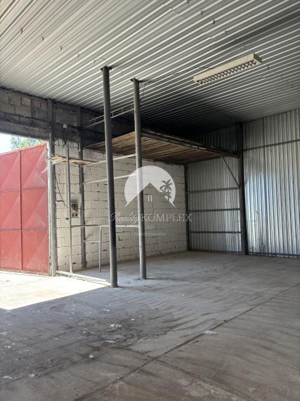 Reality KOMPLEX s.r.o. ,Vám ponúka skladové priestory o výmere 112 m2 na ľahko dostupnom mieste v meste  Komárno časť Harčaš.