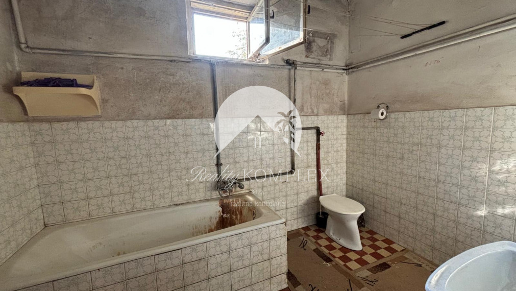 Reality KOMPLEX s.r.o., Vám EXKLUZÍVNE ponúka na predaj krásne miesto blízko Malého Dunaja v obci Veľký Ostrov