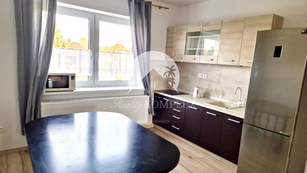 Reality KOMPLEX s.r.o. Vám ponúka na PRENÁJOM pekný 2 izbový byt v Dunajskej Strede