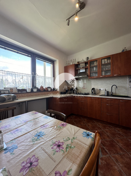 Reality KOMPLEX s.r.o. Vám ponúka EXKLUZÍVNE  na predaj rodinný dom s hospodárskymi budovami v obci Vozokany okr.Galanta