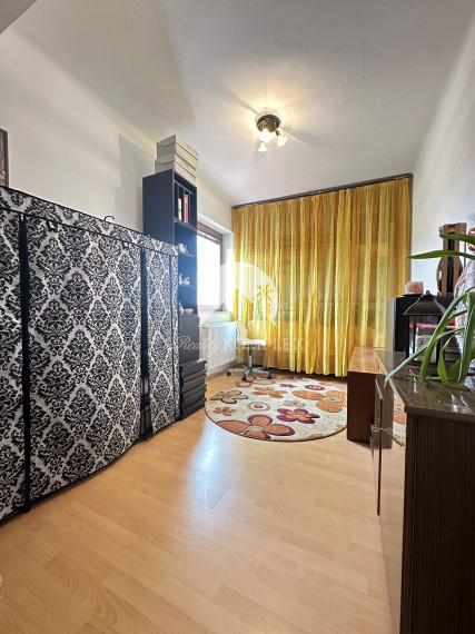 Reality KOMPLEX s.r.o. Vám ponúka EXKLUZÍVNE  na predaj rodinný dom s hospodárskymi budovami v obci Vozokany okr.Galanta