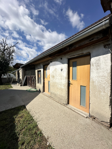 Reality KOMPLEX s.r.o. Vám ponúka EXKLUZÍVNE  na predaj rodinný dom s hospodárskymi budovami v obci Vozokany okr.Galanta