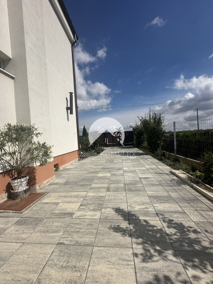 Reality KOMPLEX s.r.o. Vám ponúka EXKLUZÍVNE  na predaj rodinný dom s hospodárskymi budovami v obci Vozokany okr.Galanta