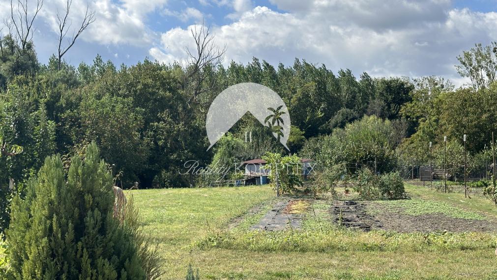 Reality KOMPLEX s.r.o. Vám ponúka EXKLUZÍVNE  na predaj rodinný dom s hospodárskymi budovami v obci Vozokany okr.Galanta