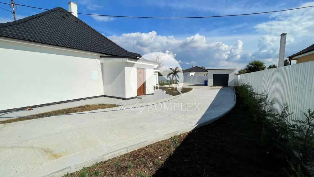 Reality KOMPLEX s.r.o., Vám ponúka na PREDAJ EXKLUZÍVNE zrekonštruovaný štvorizbový rodinný dom v obci Horné Saliby