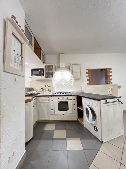 Velká zľava!!! -14.000€ Reality KOMPLEX s.r.o. Vám ponúka na PREDAJ priestranný, zrekonštruovaný 3izbový byt  vo vidieckom štýle vo vyhľadávanej  lokalite Komárna!!!