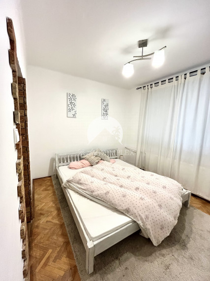 Velká zľava!!! -14.000€ Reality KOMPLEX s.r.o. Vám ponúka na PREDAJ priestranný, zrekonštruovaný 3izbový byt  vo vidieckom štýle vo vyhľadávanej  lokalite Komárna!!!