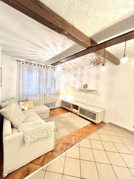 Velká zľava!!! -14.000€ Reality KOMPLEX s.r.o. Vám ponúka na PREDAJ priestranný, zrekonštruovaný 3izbový byt  vo vidieckom štýle vo vyhľadávanej  lokalite Komárna!!!